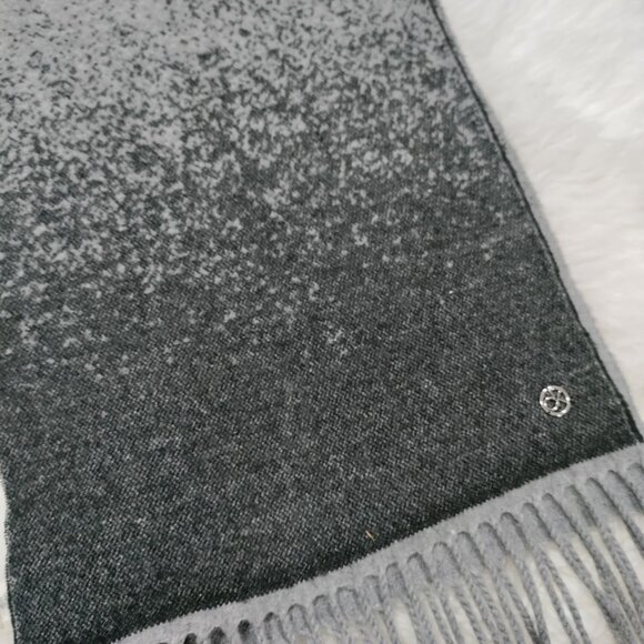Calvin Klein Gray Preppy Ombre Unisex Fringe Hem Neck Warmer Shawl Scarf - Picture 7 of 12